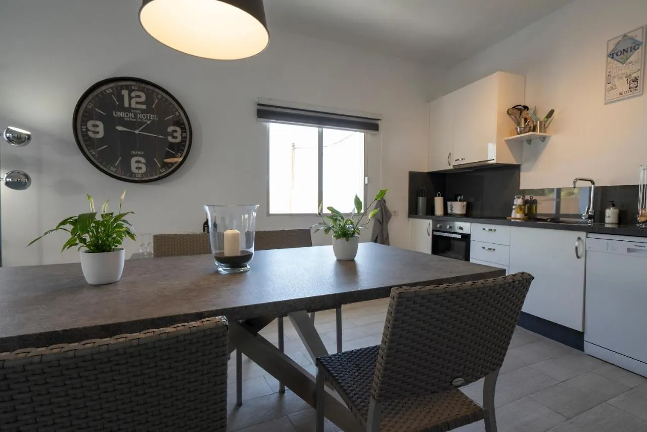 Spacious House With Huge Terrace Facing The Sea Bocacangrejo