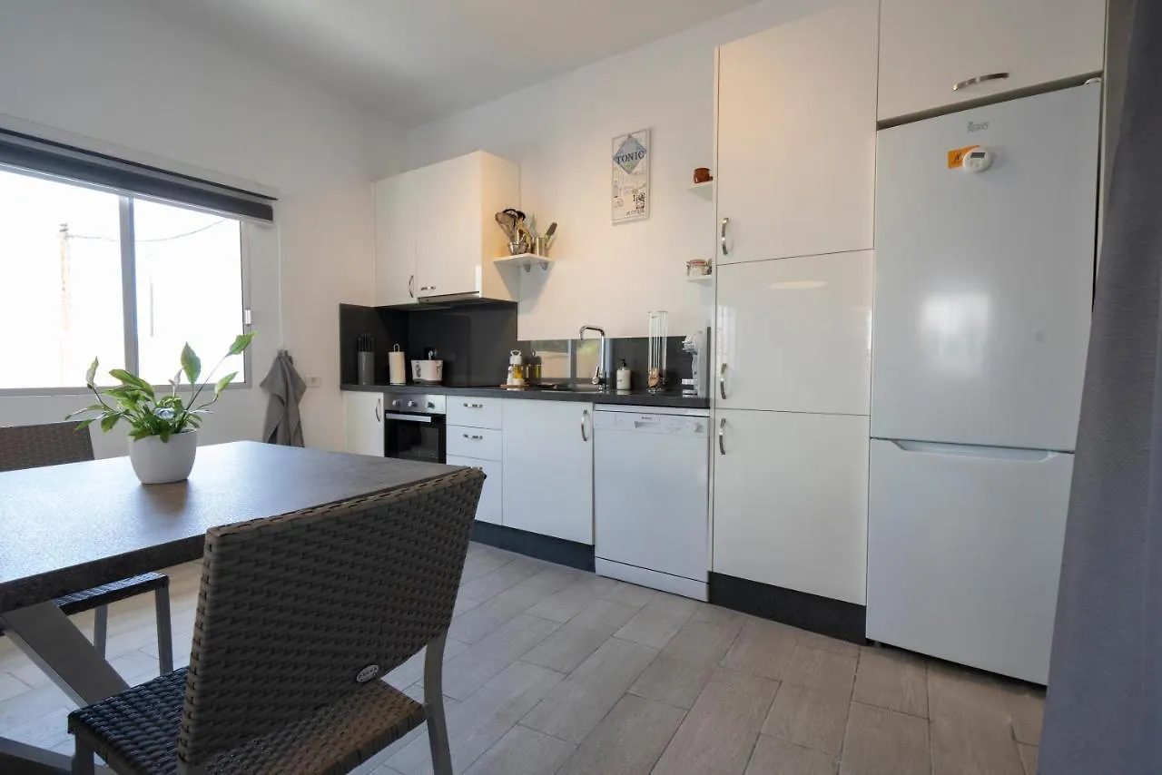 Spacious House With Huge Terrace Facing The Sea Bocacangrejo
