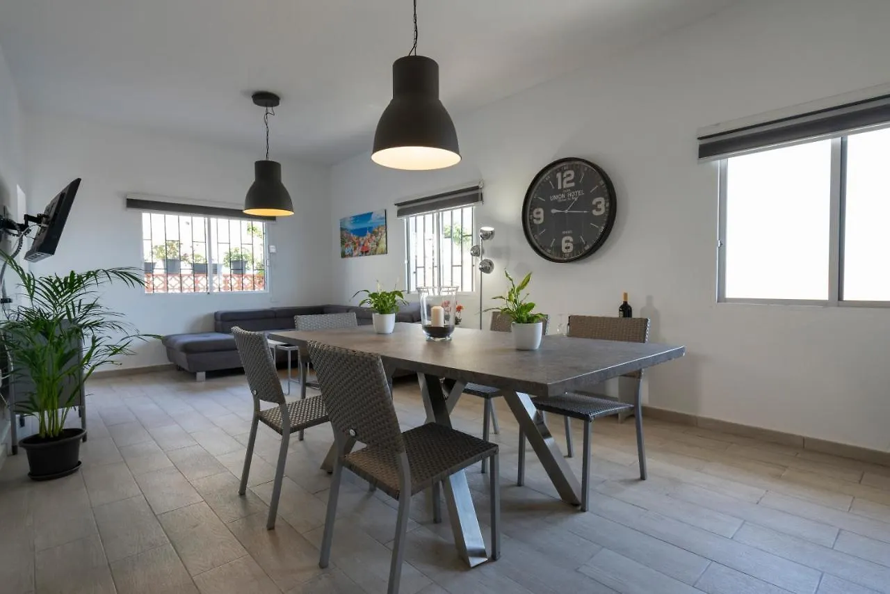 Spacious House With Huge Terrace Facing The Sea Bocacangrejo